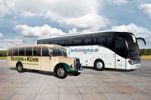 Foto blb_Traditionsbus und Linienbus.jpg