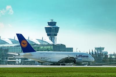 Die Deutsche Lufthansa setzt das derzeit größte Verkehrsflugzeug – den Airbus A380 – in der Wintersaison auf neuen Strecken ab München ein. Zusätzlich zu der Verbindung nach Hongkong bedient der Riesen-Airbus täglich Miami und San Francisco / Bild: Flughafen München GmbH, Unternehmenskommunikation