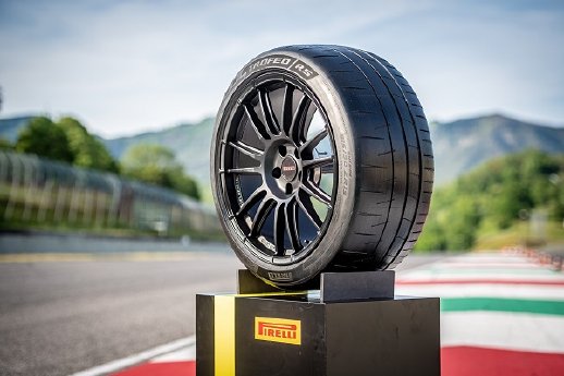 3-Pirelli P Zero Trofeo RS vorn 1.jpg
