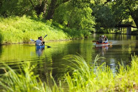 Der Braunschweiger Fluss Oker bietet vor allem im Sommer Raum für sportliche Aktivitäten und erholsame Stunden.
(Foto: Braunschweig Stadtmarketing GmbH/Daniel Möller)