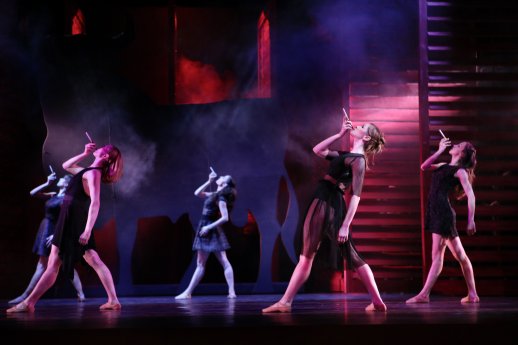 Carmen_Premiere 26.2.16_Ensemble_Musikalische Komödie©Ida Zenna (3).jpg