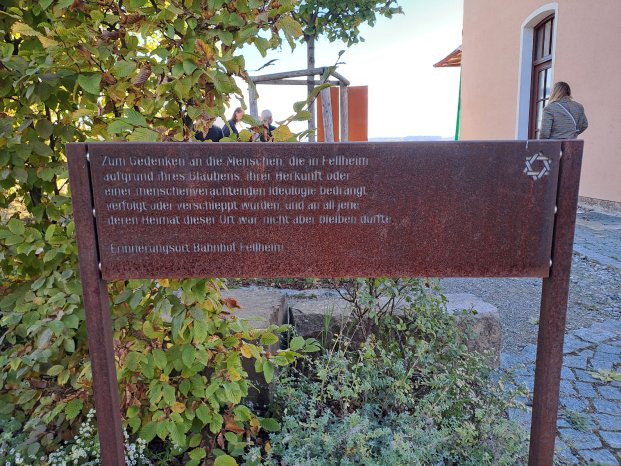 Erinnerungstafel am Campus Bahnhof Fellheim_Foto_Stefan_Raueiser.jpg