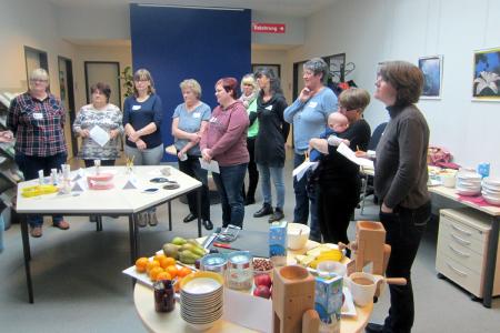 Um die Zahngesundheit und gesunde Ernährung im Kleinkindalter ging es bei der Fortbildung für Tagespflegepersonen im Gesundheitsamt / Foto: Dagmar König, Vogelsbergkreis
