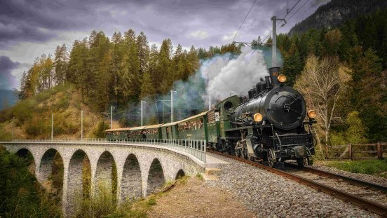 LOWRES_Dampfzug-auf-dem-Schmittnertobelviadukt.jpg