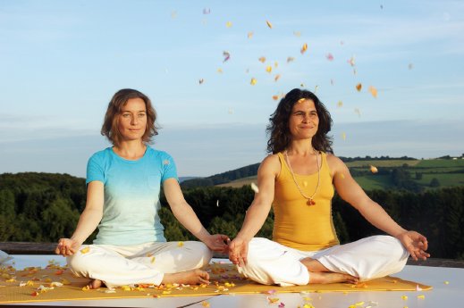 YV-Narayani&Kavita-Meditation-Aug09.jpg