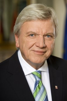 Portrait Ministerpräsident des Landes Hessen Volker Bouffier.jpg