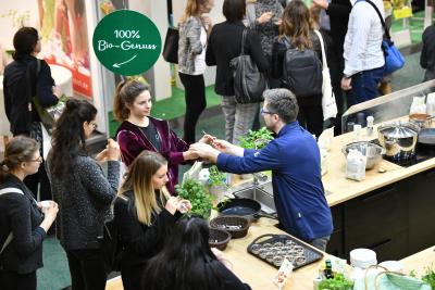 Die Erfolgsgeschichten vieler junger Unternehmen beginnen auf einer Messe. Und immer mehr Start-ups setzen dabei auf die Veranstaltungen der Nürnberger Messe. Foto: obx-news/NürnbergMesse