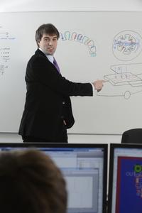 Prof. Hans-Jürgen Pfisterer lehrt und forscht auf dem Gebiet der Elektrischen Antriebe. Mit seinem Kompetenzzentrum Elektronik & Antriebstechnik präsentiert er drei Exponate auf der diesjährigen Hannover Messe (Stand A10 in Halle 2)
