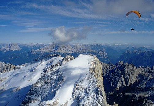 gleitschirmflug-marmolada.jpg