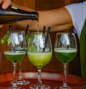 Hopfen schmeckt nicht nur im Bier - auch als hopfiger Weißbiercocktail ein Genuss! c) Nina Zitzelsberger