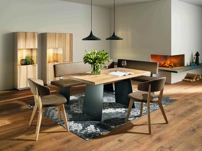 Geballte Kompetenz in Wohn- und Schlafraummöbeln – zweimal natürlich