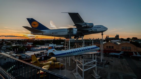 Boeing 747 und Vickers Viscount im Technik Museum Speyer - Kopie.jpg