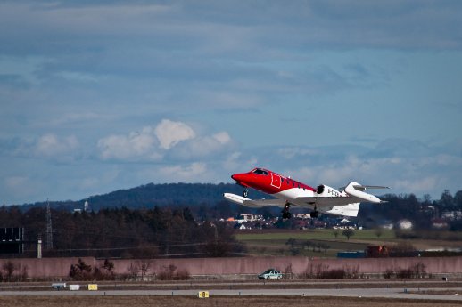 Neuer Learjet DRF Luftrettung Start Flughafen Stuttgart.jpg