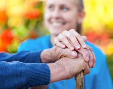 Die BKK ProVita unterstützt pflegende Angehörige.