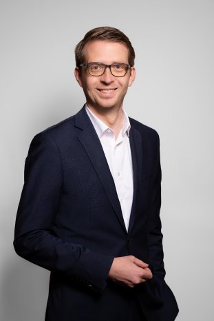 Kursplanung 251 - michael_ruhl - Copyright by Paul Schneider  Hessische Staatskanzlei.jpg - JCUR.JPG