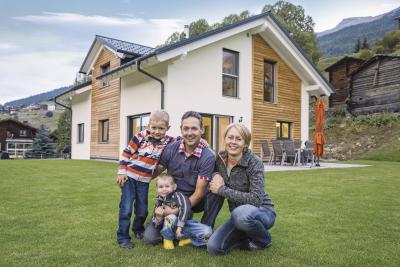 Idyll inmitten der Schweizer Alpen - Einfamilienhaus mit gelungenem Materialmix