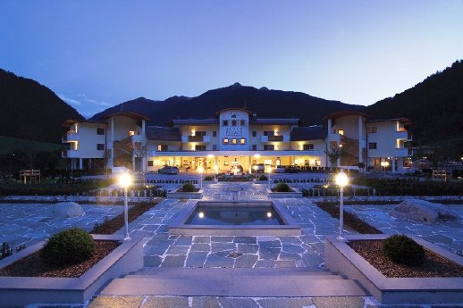 Deluxe Hotel & Spa Resort Alpenpalace.jpg