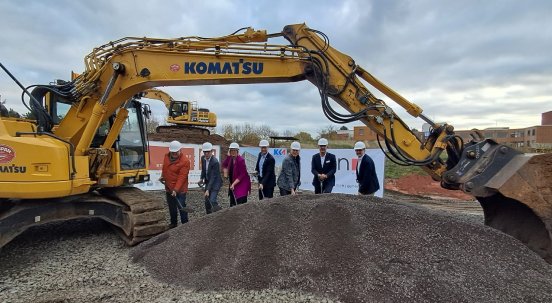 Gruppenbild Spatenstich.jpg