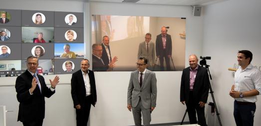 Wie das Digitalisierungsprogramm an den Hochschulen umgesetzt wurde, erfuhr der Minister an der Hochschule Worms, Foto: Christopher Thiele