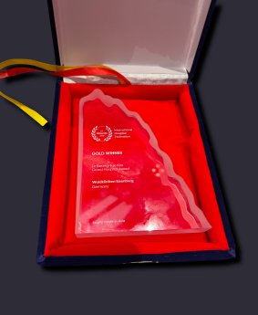 Trophaee_Dr_Kwang_Tae_Kim_Grand_Hospital_Award2026_copyright_waldkliniken_eisenberg