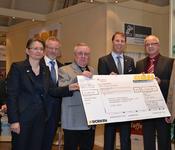 Preisträger und Gratulanten (von links): DDH Chefredakteurin Elke Herbst, ZVDH-Präsident  Karl-Heinz Schneider, Preisträger Dieter Fleischmann, Dörken-Geschäftsführer Christian Harste, Juniorchef Andreas Kuhn.