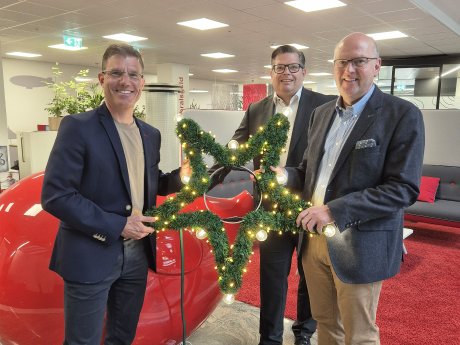 Crowdfunding Weihnachtsstadt Gruppenbild CM_Sparkasse (c) ETM Oliver Timmermann.jpeg