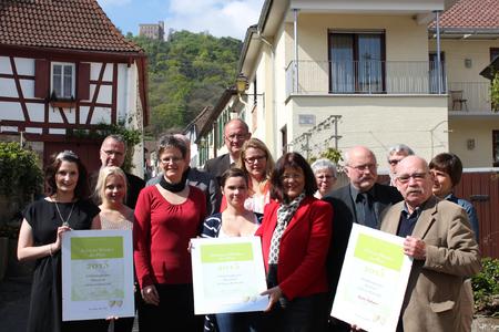 Urkundenübergabe Schönstes Weinfest (Quelle: Pfalzwein e.V.)