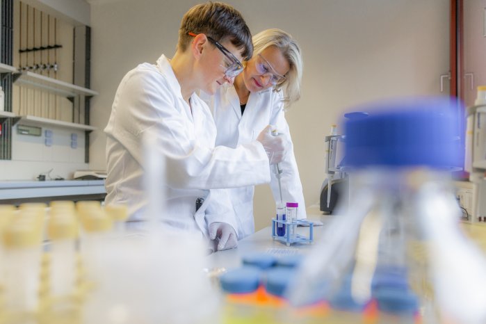 Forschende des Medical Forge am BioCity Campus Leipzig © Philipp Kirschner.jpg