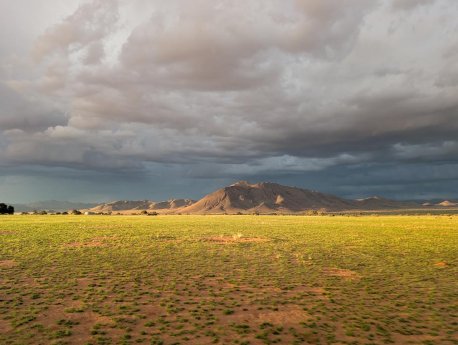 tirasberge-farbspiel-namibia.jpg