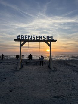 Wasserschaukel_Haupt-und Badestrand Bensersiel.jpg