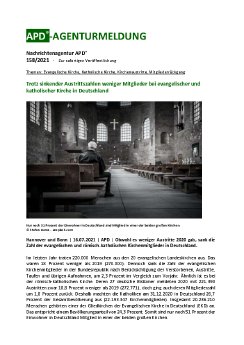 APD_158_2021_ Weniger Mitglieder bei evangelischer und katholischer Kirche in Deutschland.pdf
