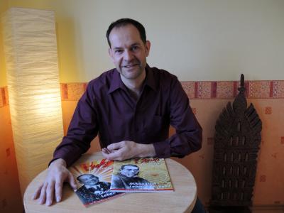 Reiki Lehrer Oliver Drewes stellt sich den "11 Fragen" des Reiki-Magazins.