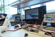 Das Kompetenzzentrum CoSA zeigt Projekte und Demonstratoren, unter anderem aus den Bereichen Internet der Dinge, Industrie 4.0, autonome Schifffahrt und Medizintechnik.