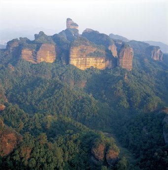 Danxiashan Gebirge UNESCO Welterbe - Coypright  CNTA klein.jpg