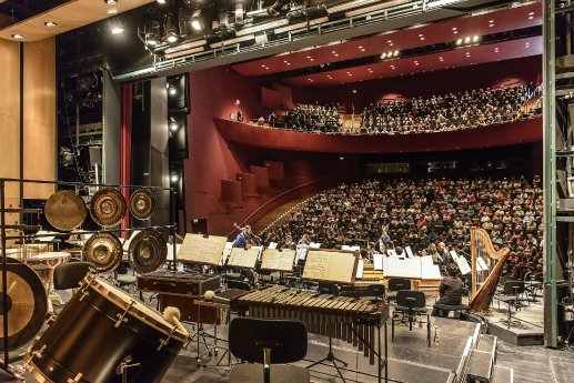 Theater Erfurt_Bühne_Zuschauerraum_2016_©Lutz Edelhoff_CC-BY-NC-ND_large.jpg
