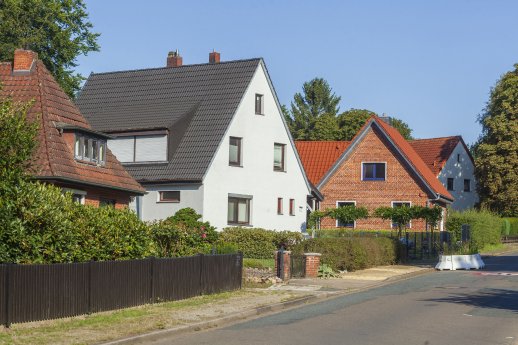 einfamilienhaeuser_w~istockphoto.com.jpg