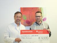 Die Fit-in Fitnessclubs spenden zum vierten Mal 4.500 Euro an die Kinderklinik des Klinikums Karlsruhe, Bild: Petra Geiger