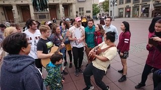 Young Americans performen auf Theaterplatz(3)_KLEIN_Schulförderverein der Johannes-Landenbe.JPG