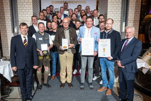 Bundesehrenpreisträger Bier 2025.jpg