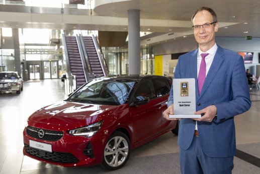 Opel-Lohscheller-Connected-Car-Award-510799.jpg