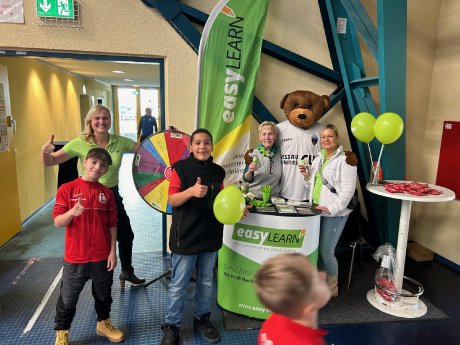 Juniors Cup 2024 easyLEARN Stand mit Glücksrad.jpg