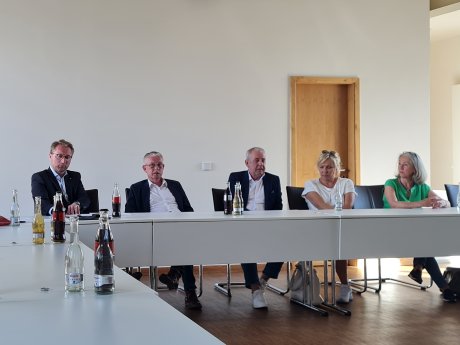 Gespräch Apothekerinnen Kreisverwaltung.jpg