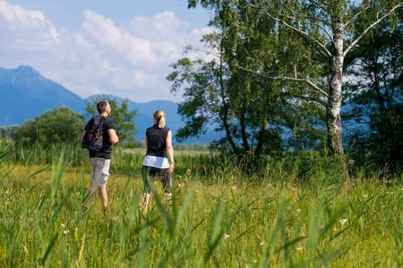 Gemuetliches-Wandern-im-Chiemsee-Alpenland_front_large.jpg