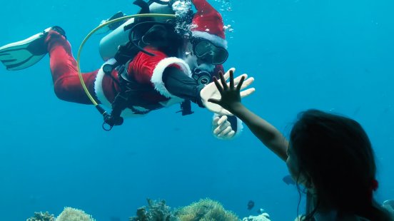 Underwater_Santa.PNG