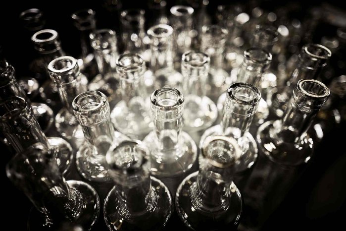 MEIKO_TinTinBar_saubere_Flaschen_zum_Füllen_mit_Cocktails.jpg