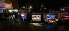 An der Burg Bederkesa findet am dritten Adventswochenende ein Weihnachtsmarkt statt.