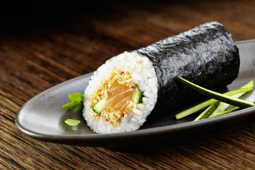 Sushi-Handroll-Lachs-Teller-DeutscheSee.jpg