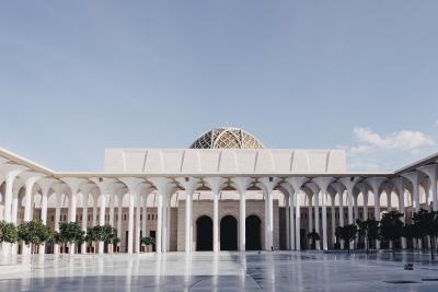 Un minaret conçu en Allemagne : A Alger, la troisième plus grande mosquée du monde ouvre ses portes, pour la première prière collective