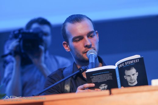 Eric Stehfest bei einer Lesung in Leipzig_© ADK Medienagentur_Alexander Kölling.jpg