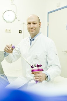 Dr. Bolko von Gerstenbergk-Helldorff mit Single-Port.jpg